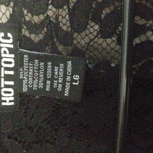 Hot topic large black and white skull and Lace 100% polyester overthrow